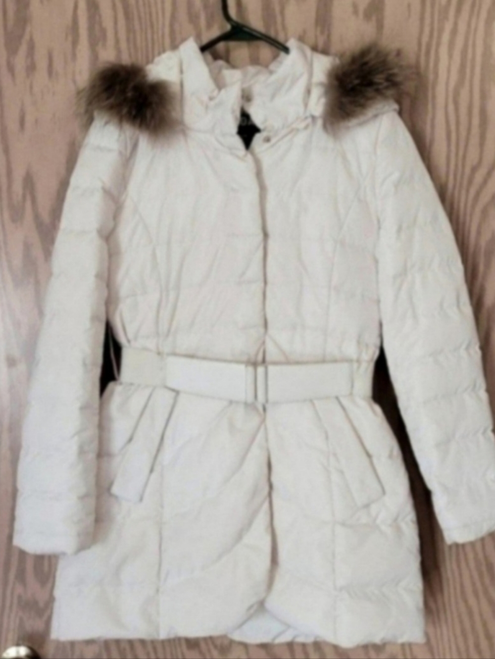 Vero Moda Women’s Cream Belted Puffer Coat with Fur-Trim Hood